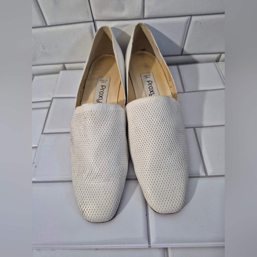 Proxy Made In Spain Vintage Ladies White Loafer Pump Heel Shoe Perforated Leathe